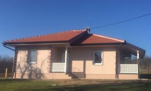  Montažna kuća Maker Kraljevo Roćevići 90 je urađena po izmenjenom modelu Verona 80